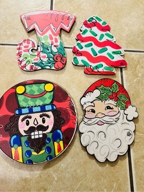 JK Designs Red, Green & White Holiday Wooden Character Set